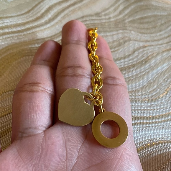 🌷$4 Bundle Add-on ~ Gold Plated Chain Bracelet w Toggle Clasp and Heart Charm - Picture 7 of 17